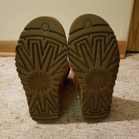 UGG Classic II Short Boot - Picture 5 of 8